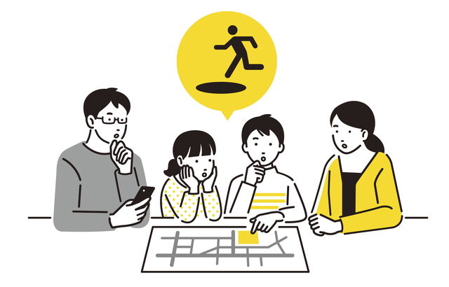 ハザードマップを見る家族